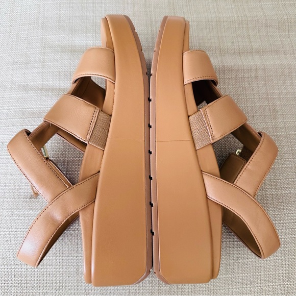 Like New VIONIC DELANO PLATFORM WEDGE SANDAL - Picture 4 of 11